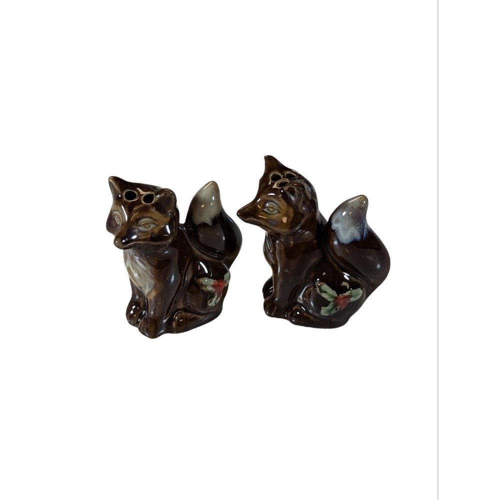 Vintage FOX Holly Berry Christmas Brown White Drip Glaze Salt & Pepper Shakers